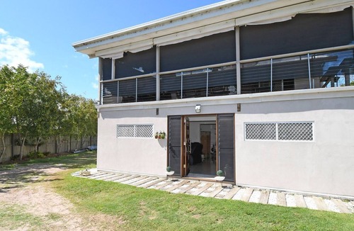 Toogoom House | GetAwayStay - 3BR - Aircon - WiFi - Smart TV