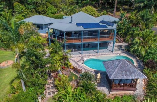 Bridges House | Ginger Wilde Hideaway. Bar. Dance. Spa Sleeps 35+