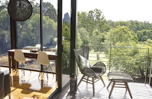 Glass House Mountains Apartment | Glass On Glasshouse
