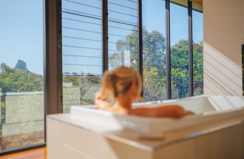 Glass House Mountains Apartment | Glass On Glasshouse