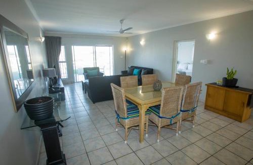 Umhlali Beach Apartment | Gleneagles, loadshed free, sea view, Salt Rock swimming beach 50m away