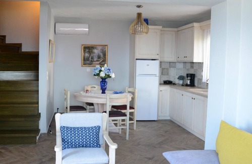 Sourpi Apartment | Goddess Athena Apartment