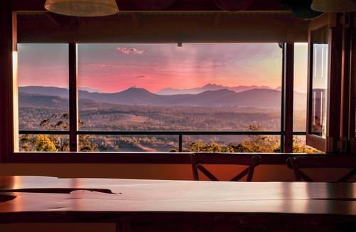 Sarabah House | Gold Coast Hinterland Retreat | Sleeps 10 | Heated Infinity Pool | Fireplace