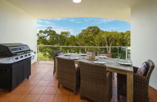 Twin Waters Apartment | Golf Getaway Close to the Beach in Twin Waters