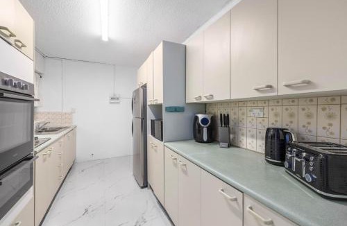 Margate Apartment | Good Vibes on Margate Beach