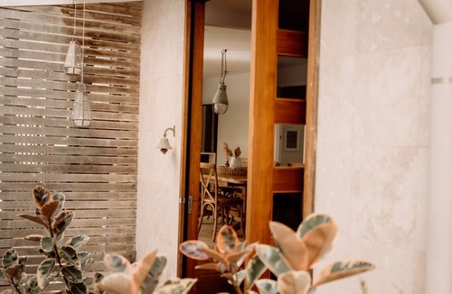 Marcoola House | Gorgeous 5 bedroom beach house. Dog/Kid Friendly.