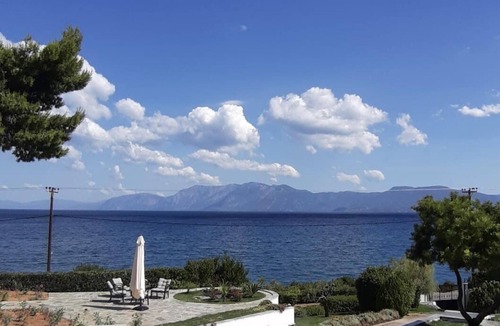 Chalcis Villa | Gorgeous sea shore villa