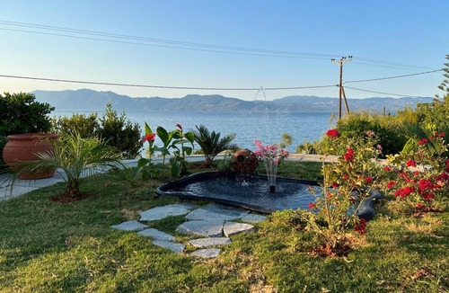 Chalcis Villa | Gorgeous sea shore villa