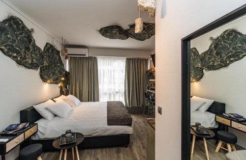 Thessaloniki City Centre Apartment | GraffitiSuites#Stone