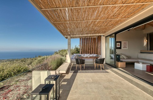 Kavallos Villa | Grand Suite With Private Pool - with Panoramic View, Art Blue Villas