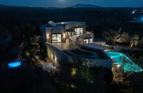 Tragana Villa | Greek Villa of Exceptional Beauty & Sea Views - 10-12 p - 4 min to golf courses!