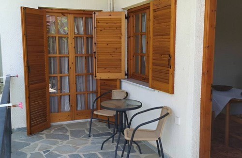 Marathias House | Greek village life by the sea