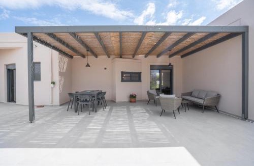 Aegina Town House | Green & Purple