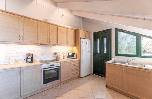 Agia Anna Beach Apartment | Gregory's loft (100 meters from the beach)