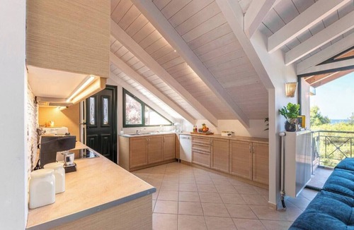 Agia Anna Beach Apartment | Gregory's loft (100 meters from the beach)