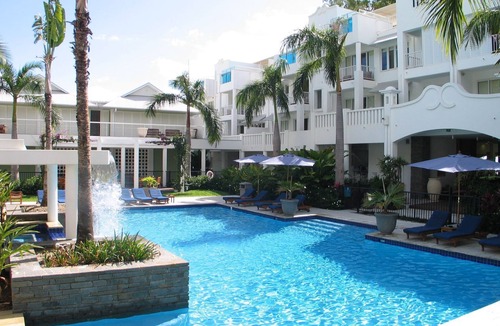 Palm Cove Apartment | Ground floor, Poolside Luxury Apartment