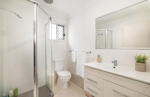Rocklea Apartment | GST Credits! AC! Shops! Parking! Espresso! 431AF1