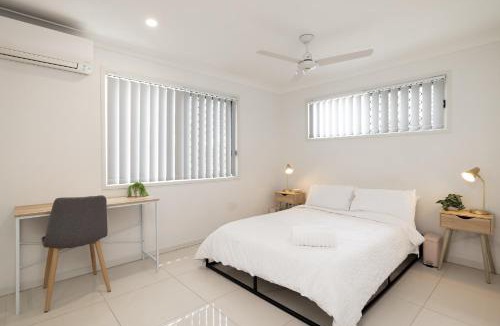 Rocklea Apartment | GST Credits! AC! Shops! Parking! Espresso! 431AF1