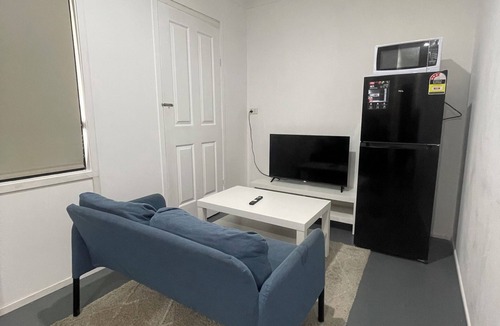Forest Lake Apartment | Guest Suite 2 Bedrooms & Private Bathroom, Kitchen