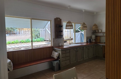 Brisbane Waterfront House | Happy Days On The Beach at Bulwer