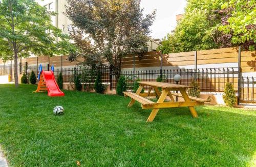 Kalamaria Villa | Heated Pool Villa in Thessaloniki - Urban Oasis