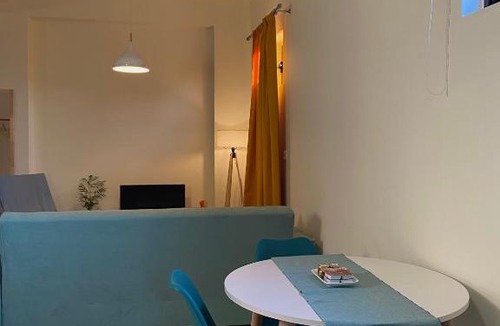 Kropia Apartment | Helen's cozy studio (close to the airport)