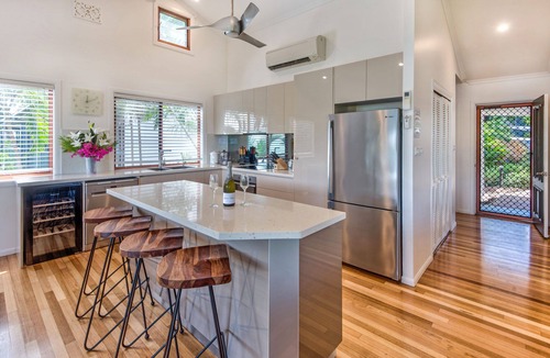 Hamilton Island Villa | Heliconia 10 Hamilton Island - oceanviews, buggy and transfers