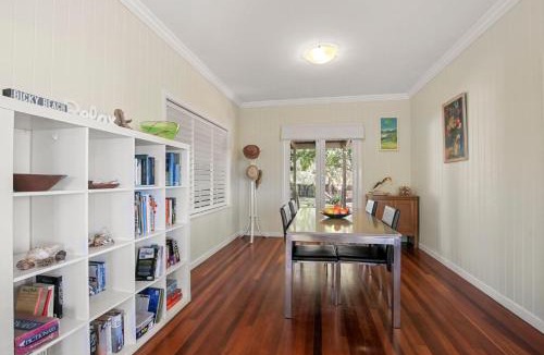 Dicky Beach House | Henzell Street 28 Dicky Beach