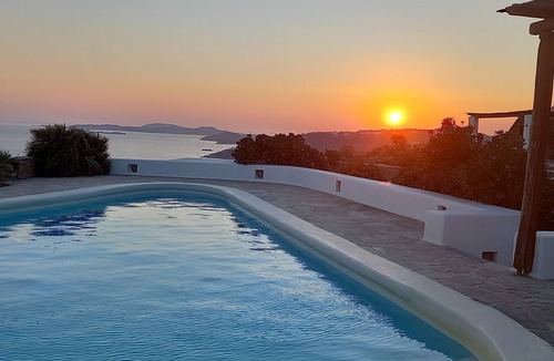 Paraga Villa | Hesperus - A 3-bedroom villa with private swimming pool near Super Paradise