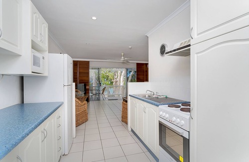 Palm Cove Apartment | Hibiscus On Palm Cove at Marlin Waters