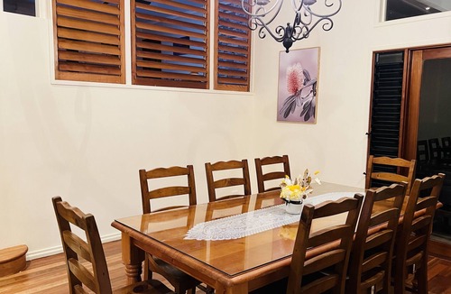 Brisbane House | Hidden Charm Retreat in the Heart of Brookfield