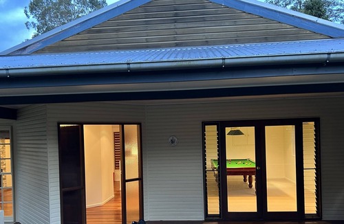 Brisbane House | Hidden Charm Retreat in the Heart of Brookfield
