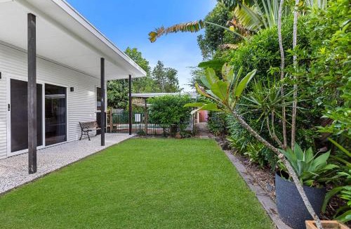 Machans Beach House | Hideout Machans -Pool BBQ Beach and Pet friendly