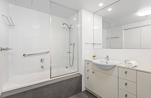 Brisbane Central Business District Apartment | High-Floor 2-Bed CBD Unit With Views & Amenities