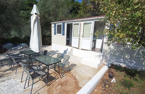 Skiathos Town House | Hillbilly cabin, 2 studios in nature with terrace and parking