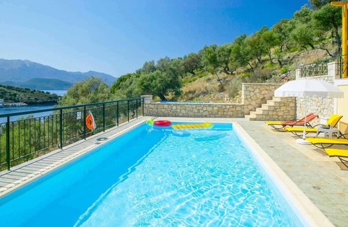 Spartochori Villa | Hillside villa overlooking Bay w/ pool & WIFI