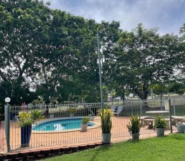 Richmond Hill Hotel | Hillview Motel Charters Towers QLD