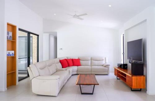 Mooloolah Valley House | Hinterland Haven with Heated Pool & Lush Surrounds