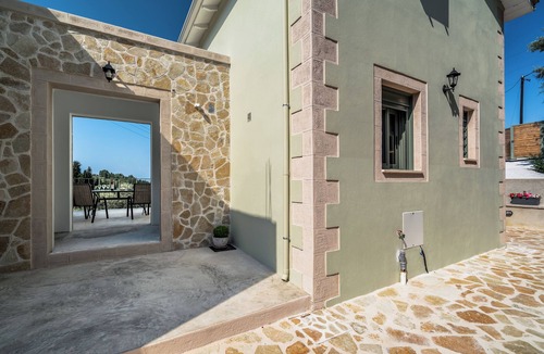 Kariotai Apartment | Holiday Apartment 'Armonia Villa Lefkada' with Sea View, Garden & Wi-Fi