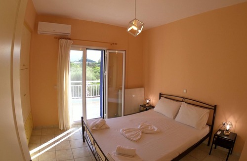 Argassi Apartment | Holiday Apartment "Mavreta's 2" with Mountain View, Shared Terrace & Wi-Fi