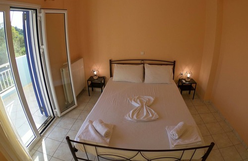 Argassi Apartment | Holiday Apartment "Mavreta's 2" with Mountain View, Shared Terrace & Wi-Fi