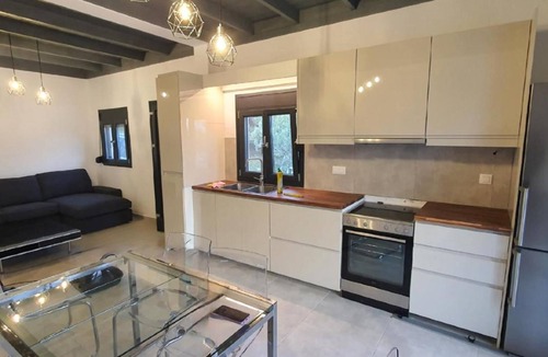 Goudhouros House | Holiday Home 'Casa Di Olive' with Sea View, Wi-Fi and Air Conditioning