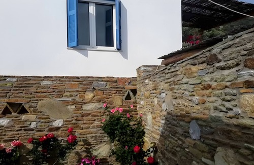 Kato Aprovatou House | Holiday Home 'Dove View' with Wi-Fi and Air Conditioning