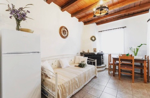 Irakleia Apartment | Holiday Home in the heart of Naxos