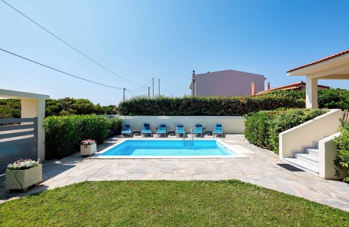 Spata-Artemida House | Holiday Home near the airport and port