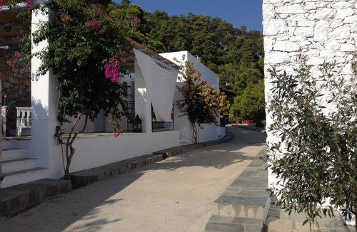 Atsitsa House | Holiday house with salt water pool and private beach in a wonderful, quiet location