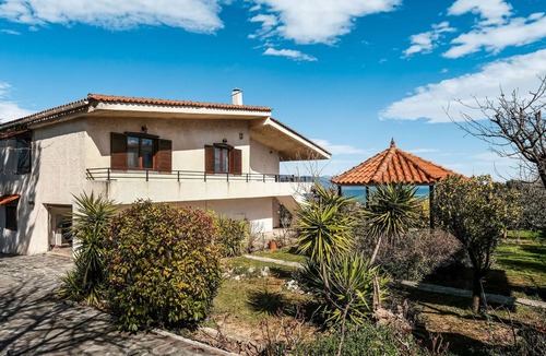 Chalcis Cottage | Holiday villa with sea view in Paralia Avlidas