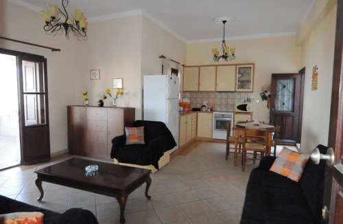 Mirties House | Homerez - Comfortable house in Mirties with terrace and parking
