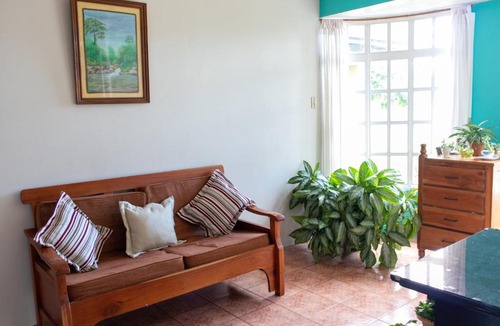 San Ramon House | Hostel Bouganvilia Bed and Breakfast