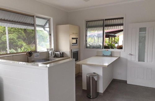 Caloundra Hostel | HOSTEL STYLE accommodation SHARE HOUSE
